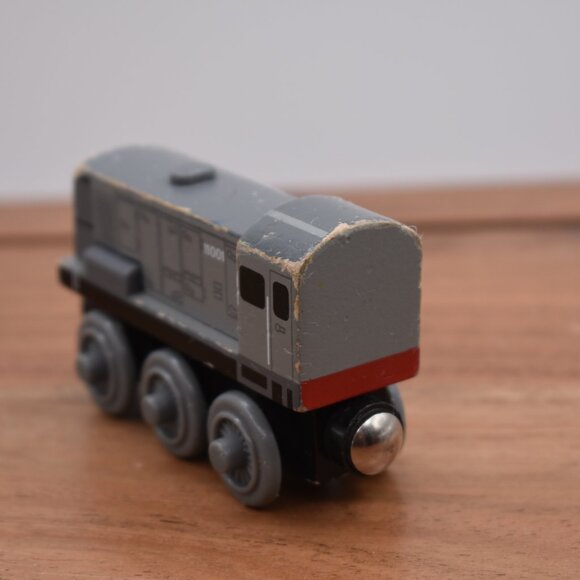 Dennis 2003 Vintage Thomas and Friends Wooden Railway Engine Trains Magnetic - Picture 5 of 6